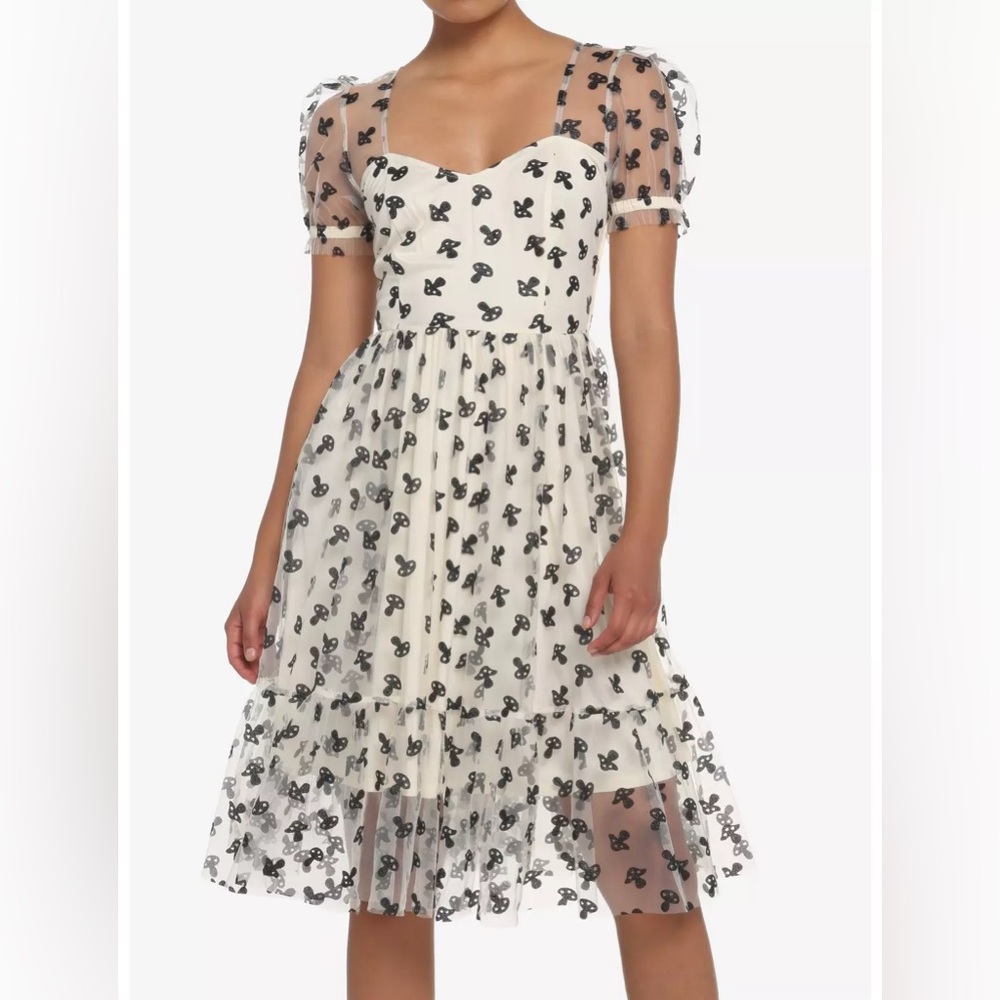 Sparkly mushroom dress from hot topic size XXL - only worn once.